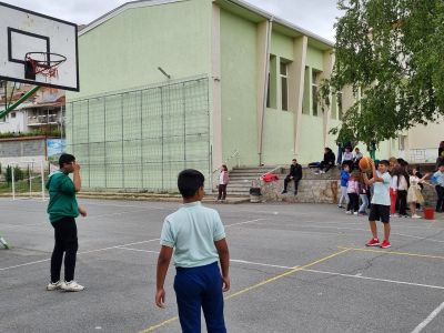 Спортен празник и благотворителен кулинарен базар се състояха в казанлъшкото ОУ “Св. Паисий Хилендарски“