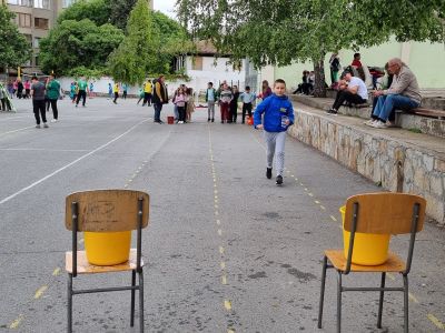 Спортен празник и благотворителен кулинарен базар се състояха в казанлъшкото ОУ “Св. Паисий Хилендарски“