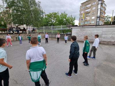 Спортен празник и благотворителен кулинарен базар се състояха в казанлъшкото ОУ “Св. Паисий Хилендарски“