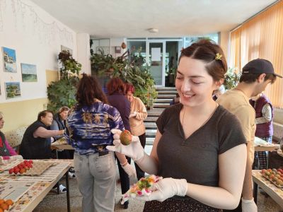 Представяне на българските традиции пред чужденци в Дом за стари хора 3