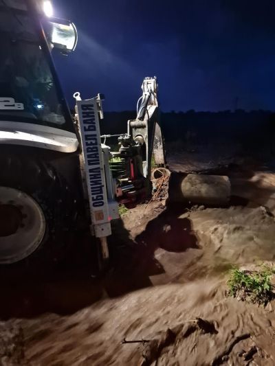 Дъждът наводни улици в Скобелево. Ситуацията вече е овладяна