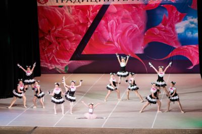 25 школи и състави от 14 области взимат участие в първия ден на балетния конкурс за купа “Българска роза”