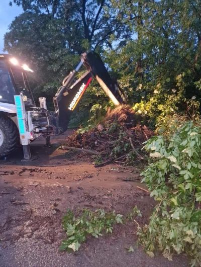 Дъждът наводни улици в Скобелево. Ситуацията вече е овладяна