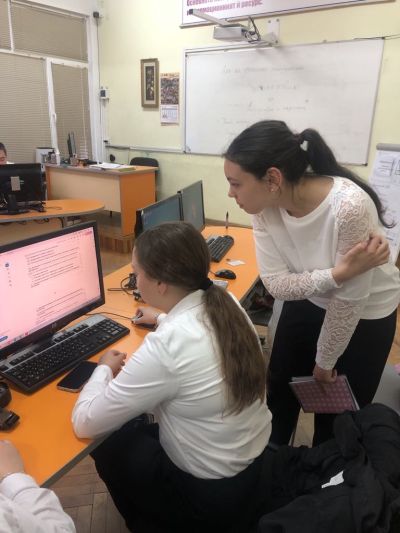 Ученици от ПГЛПТ станаха учители за ден 