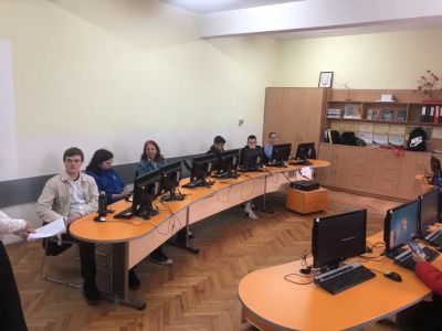 Ученици от ПГЛПТ станаха учители за ден 