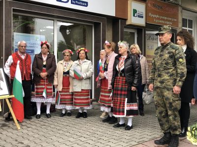 С поднасяне на цветя и едноминутно мълчание, паисиевци почетоха паметта на казанлъчанина Стефан Почеков