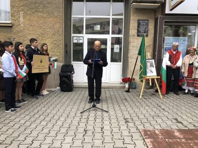 С поднасяне на цветя и едноминутно мълчание, паисиевци почетоха паметта на казанлъчанина Стефан Почеков