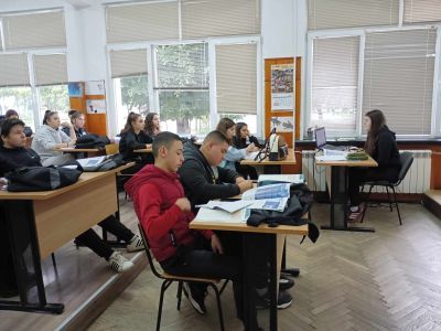 Ученици от ПГЛПТ станаха учители за ден 