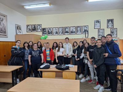 Ученици от ПГЛПТ станаха учители за ден 