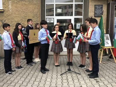 С поднасяне на цветя и едноминутно мълчание, паисиевци почетоха паметта на казанлъчанина Стефан Почеков