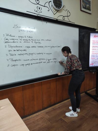 Ученици от ПГЛПТ станаха учители за ден 