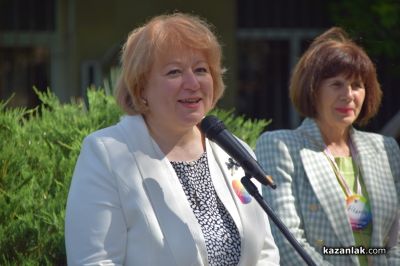 Юбилеен фестивал “Здравей, здраве“ посрещна десетки гости с интересни лекции и практики в Казанлък