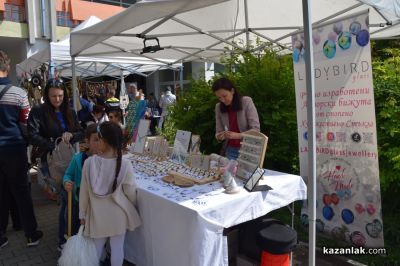 Юбилеен фестивал “Здравей, здраве“ посрещна десетки гости с интересни лекции и практики в Казанлък