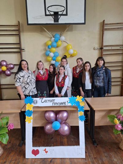 Професионална гимназия по лека промишленост и туризъм на 59 години