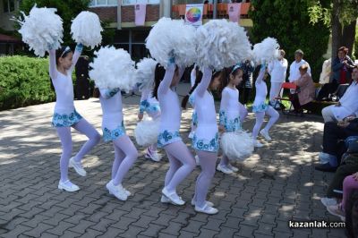 Юбилеен фестивал “Здравей, здраве“ посрещна десетки гости с интересни лекции и практики в Казанлък