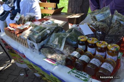 Юбилеен фестивал “Здравей, здраве“ посрещна десетки гости с интересни лекции и практики в Казанлък