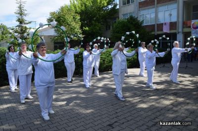 Юбилеен фестивал “Здравей, здраве“ посрещна десетки гости с интересни лекции и практики в Казанлък