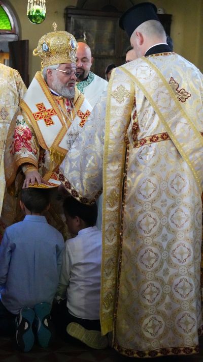Митрополит Киприан пострига деца за иподякони