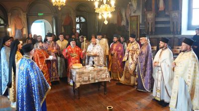 Митрополит Киприан пострига деца за иподякони