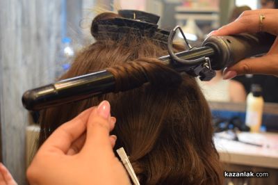 27 стилисти се грижат за перфектния външен вид на претендентките за короната на “Царица Роза 2024“