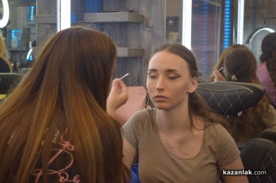 27 стилисти се грижат за перфектния външен вид на претендентките за короната на “Царица Роза 2024“