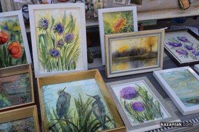 Майстори показват красиви, ръчно изработени изделия в градината на музей “Чудомир“