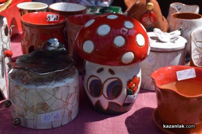 Майстори показват красиви, ръчно изработени изделия в градината на музей “Чудомир“