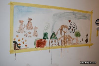 Деца рисуваха с яйца по стените в музей “Ахинора“