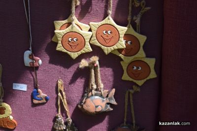 Майстори показват красиви, ръчно изработени изделия в градината на музей “Чудомир“