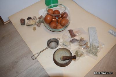 Деца рисуваха с яйца по стените в музей “Ахинора“