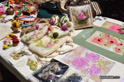 Майстори показват красиви, ръчно изработени изделия в градината на музей “Чудомир“