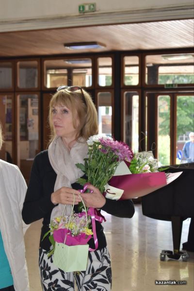 Световнопризнатият пастелист Дарина Янева представи своите живописни творби в Казанлък