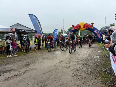 Състезание под дъжда: Над 600 участници в старта на “Спици и бодли“ 2024