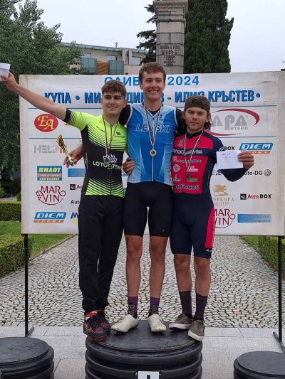 Серия от състезанията за “Лястовиците“ с медали за клуба