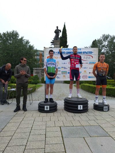 Серия от състезанията за “Лястовиците“ с медали за клуба