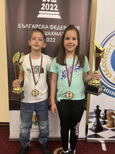 Казанлъшки деца и треньор отново с медали