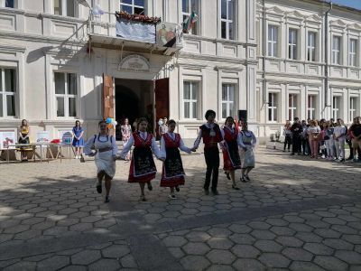 С празнично утро започна 24 май в ПХГ “Св. Св. Кирил и Методий“ 