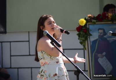 ОУ “Св. Паисий Хилендарски“ почете делото на светите братя Кирил и Методий с тържествена програма 