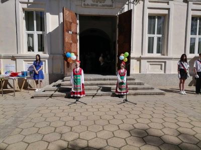 С празнично утро започна 24 май в ПХГ “Св. Св. Кирил и Методий“ 
