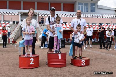 Деца и родители се забавляваха в спортната надпревара “Мама, татко и аз“