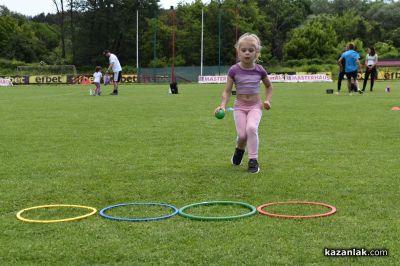 Деца и родители се забавляваха в спортната надпревара “Мама, татко и аз“