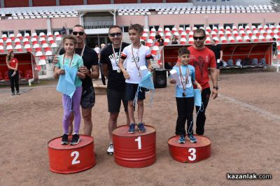 Деца и родители се забавляваха в спортната надпревара “Мама, татко и аз“