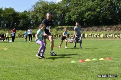 Деца и родители се забавляваха в спортната надпревара “Мама, татко и аз“
