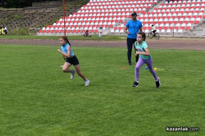 Деца и родители се забавляваха в спортната надпревара “Мама, татко и аз“