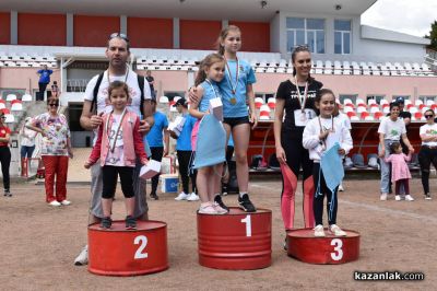 Деца и родители се забавляваха в спортната надпревара “Мама, татко и аз“