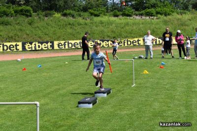 Деца и родители се забавляваха в спортната надпревара “Мама, татко и аз“