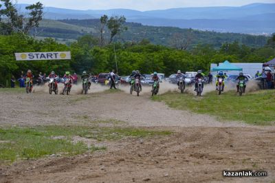Традиционният мотокрос в Енина събра стотици фенове