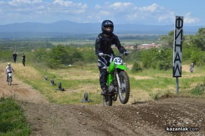 Традиционният мотокрос в Енина събра стотици фенове