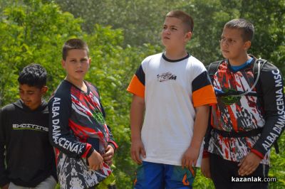 Традиционният мотокрос в Енина събра стотици фенове