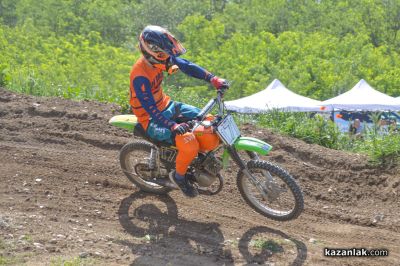 Традиционният мотокрос в Енина събра стотици фенове